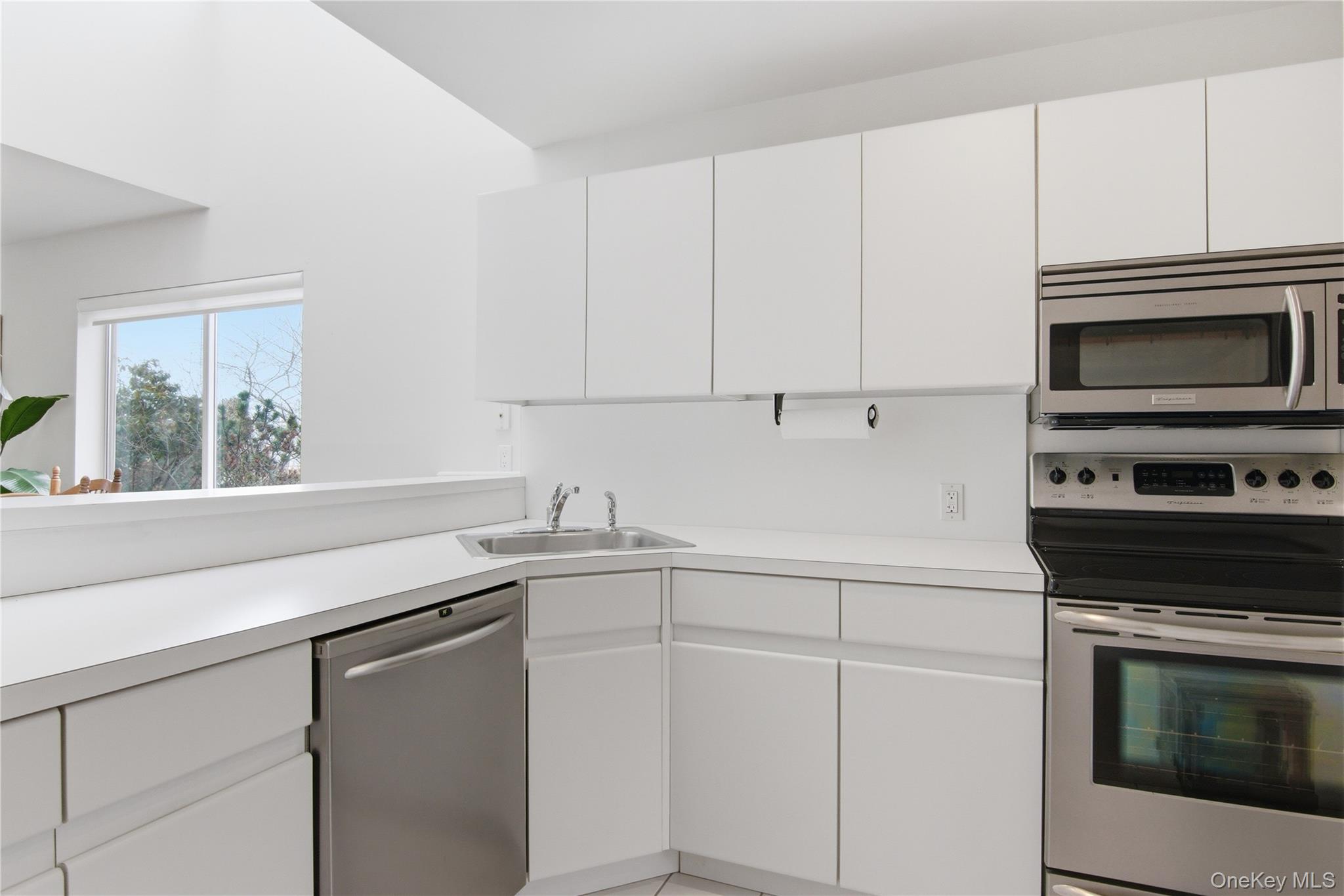 23 Library Avenue # 1, Westhampton Beach, NY 11978