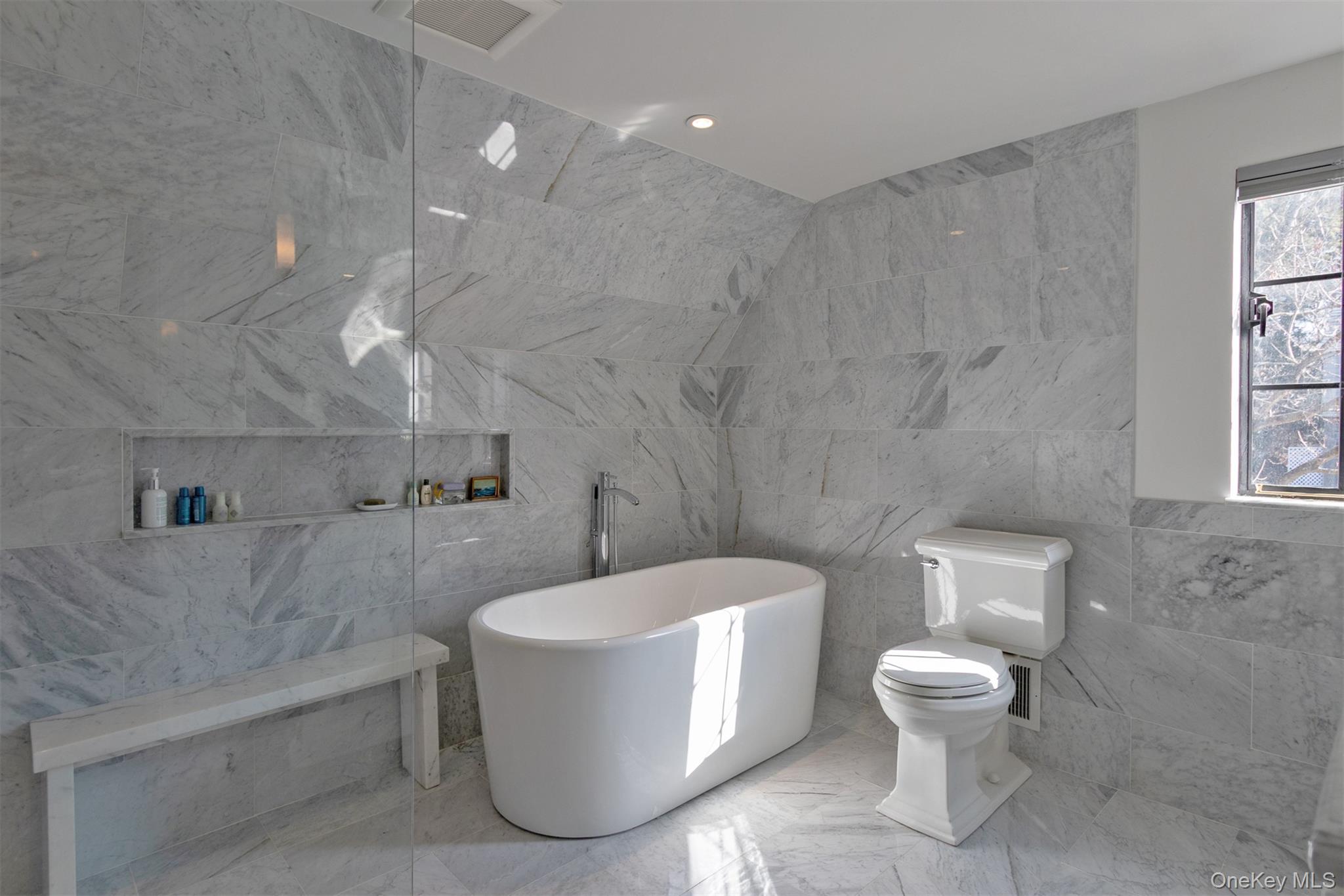 1 W Winding Road, Poughkeepsie, NY 12601