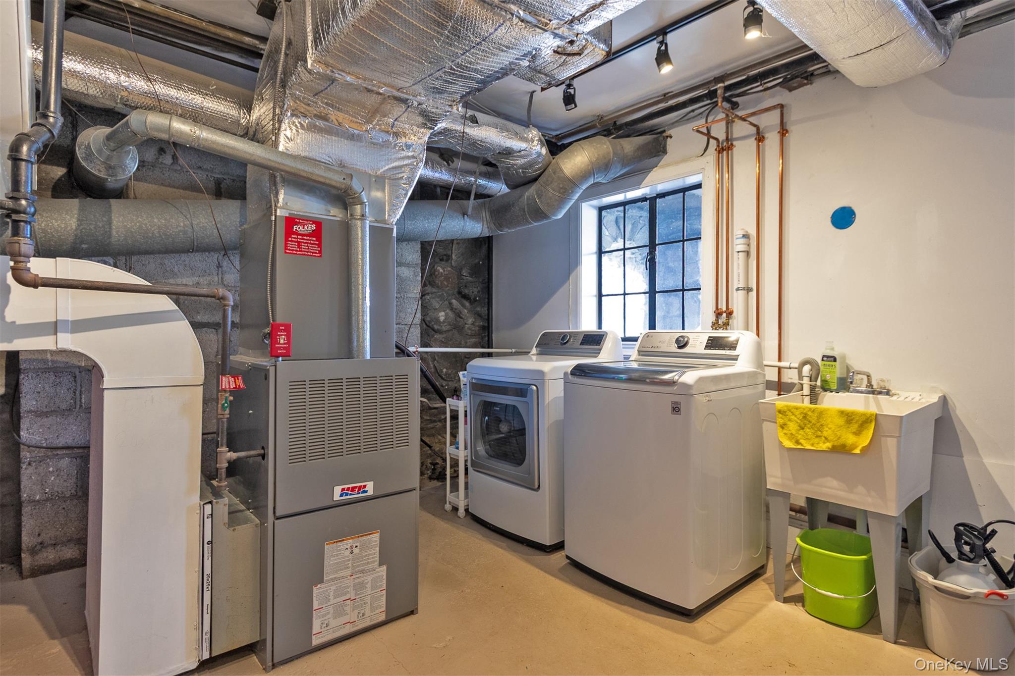 1 W Winding Road, Poughkeepsie, NY 12601