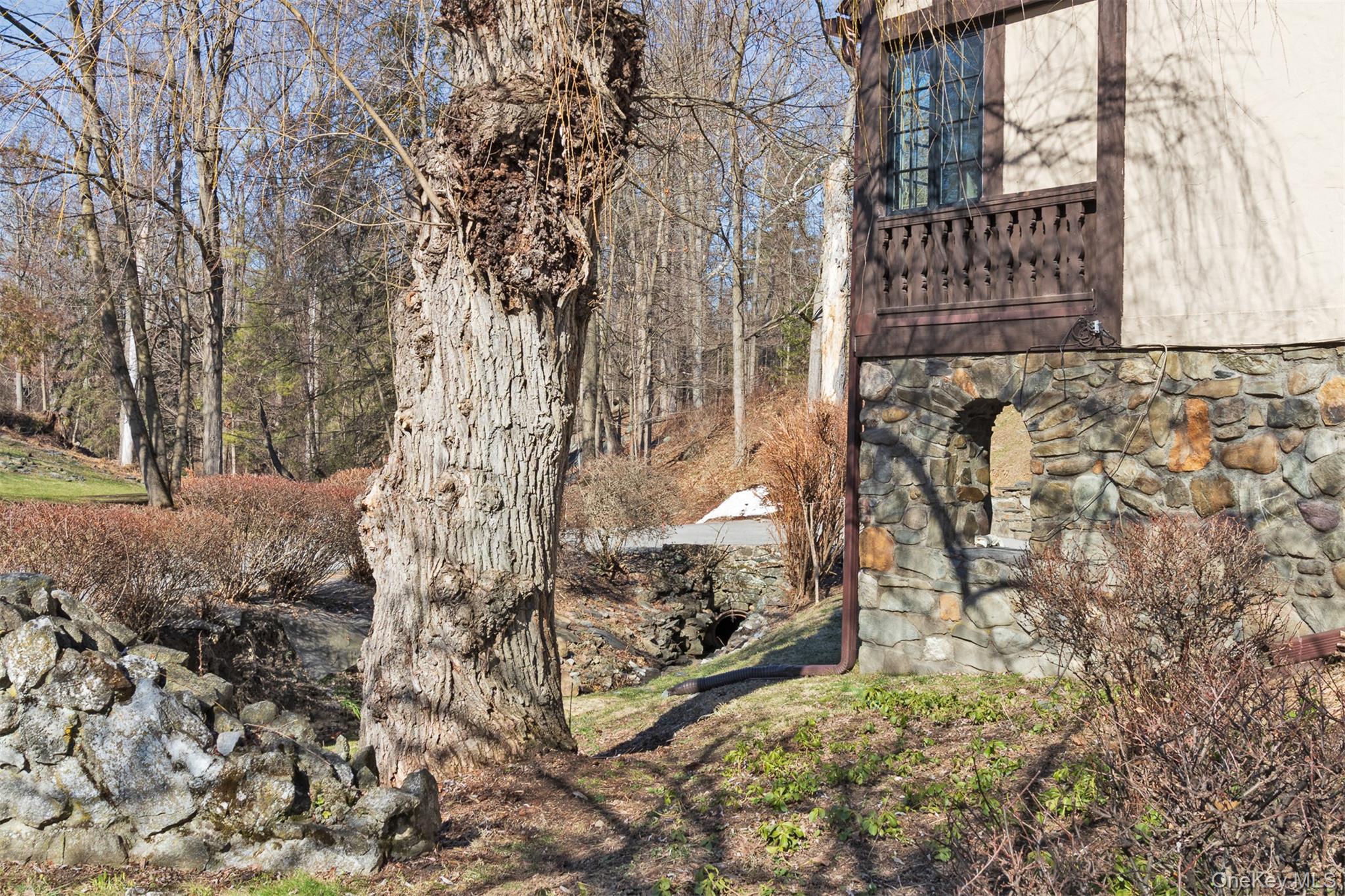 1 W Winding Road, Poughkeepsie, NY 12601