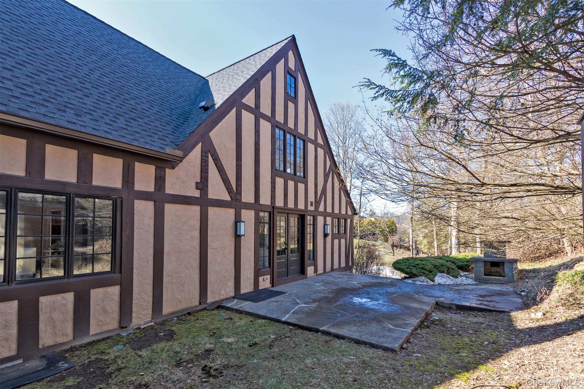 1 W Winding Road, Poughkeepsie, NY 12601