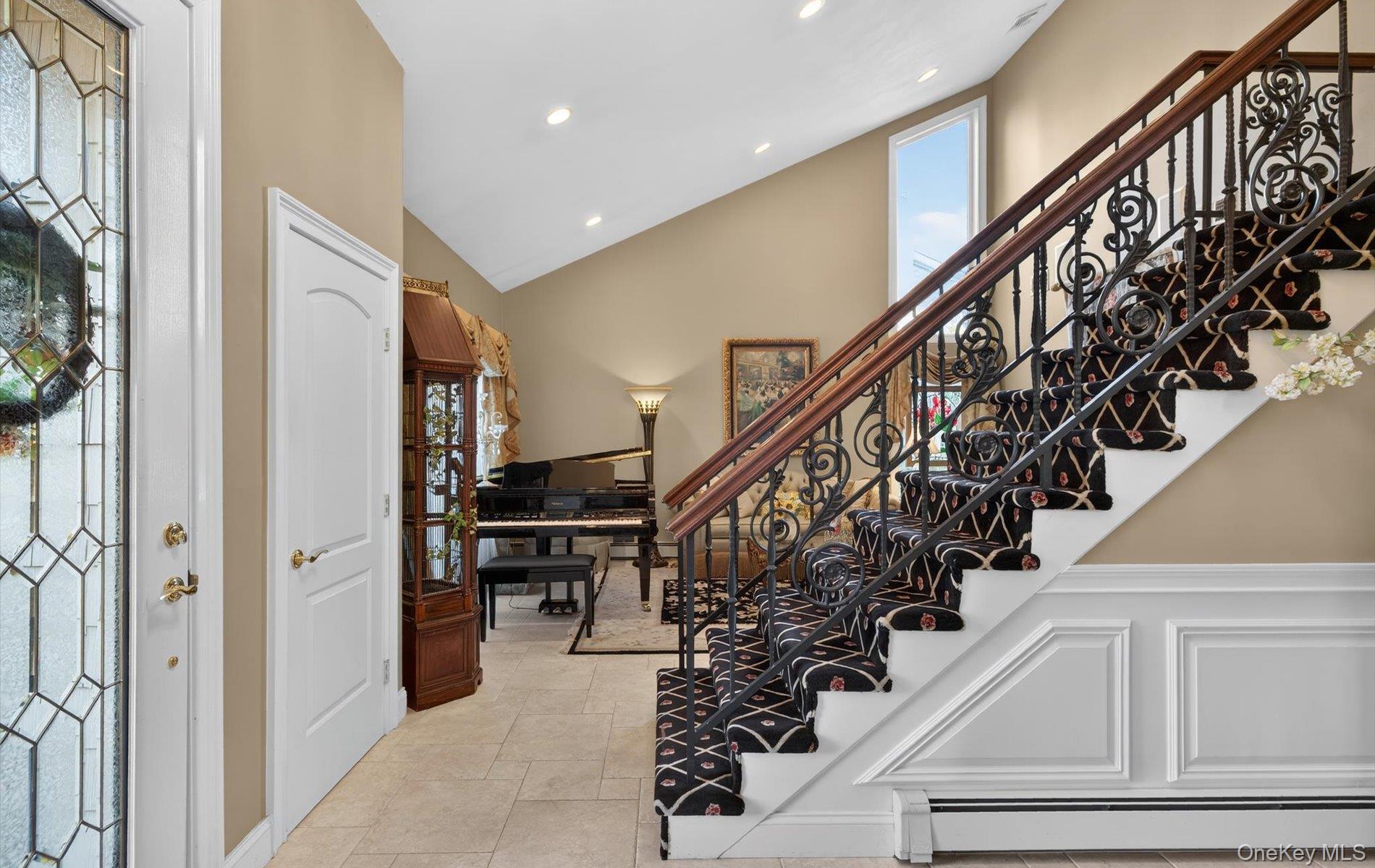 18 Chardonnay Road, Commack, NY 11725