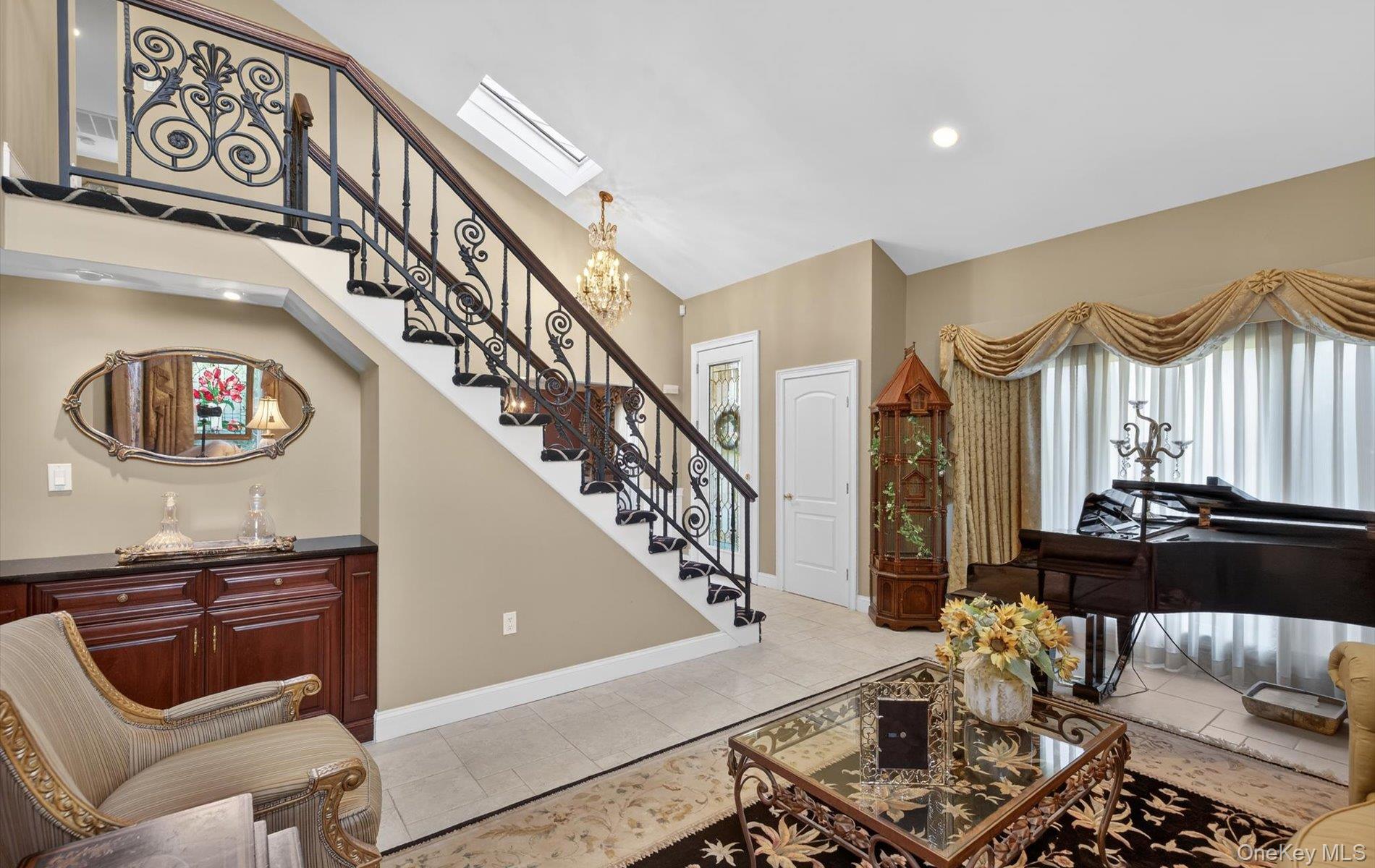 18 Chardonnay Road, Commack, NY 11725