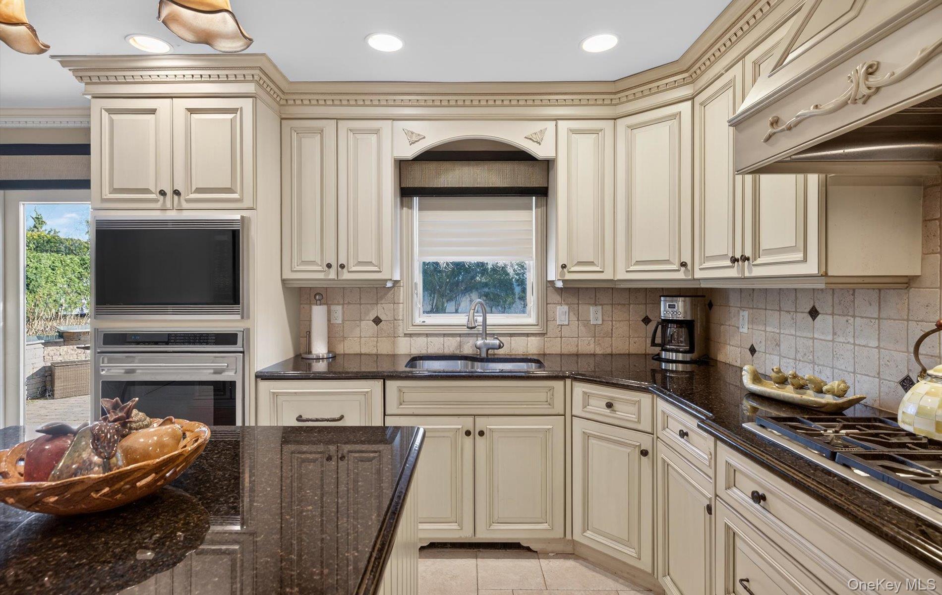 18 Chardonnay Road, Commack, NY 11725