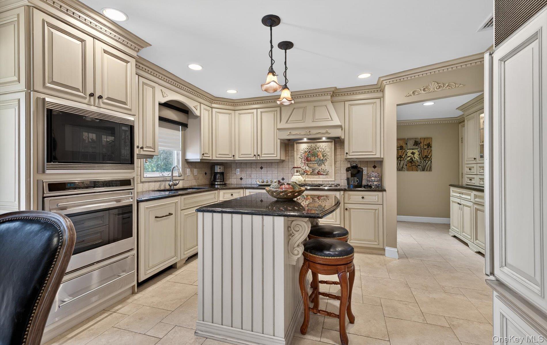 18 Chardonnay Road, Commack, NY 11725