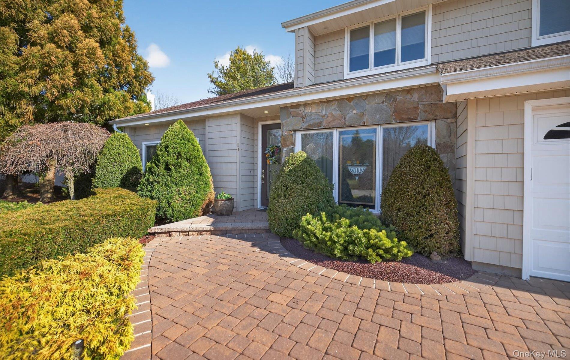 18 Chardonnay Road, Commack, NY 11725