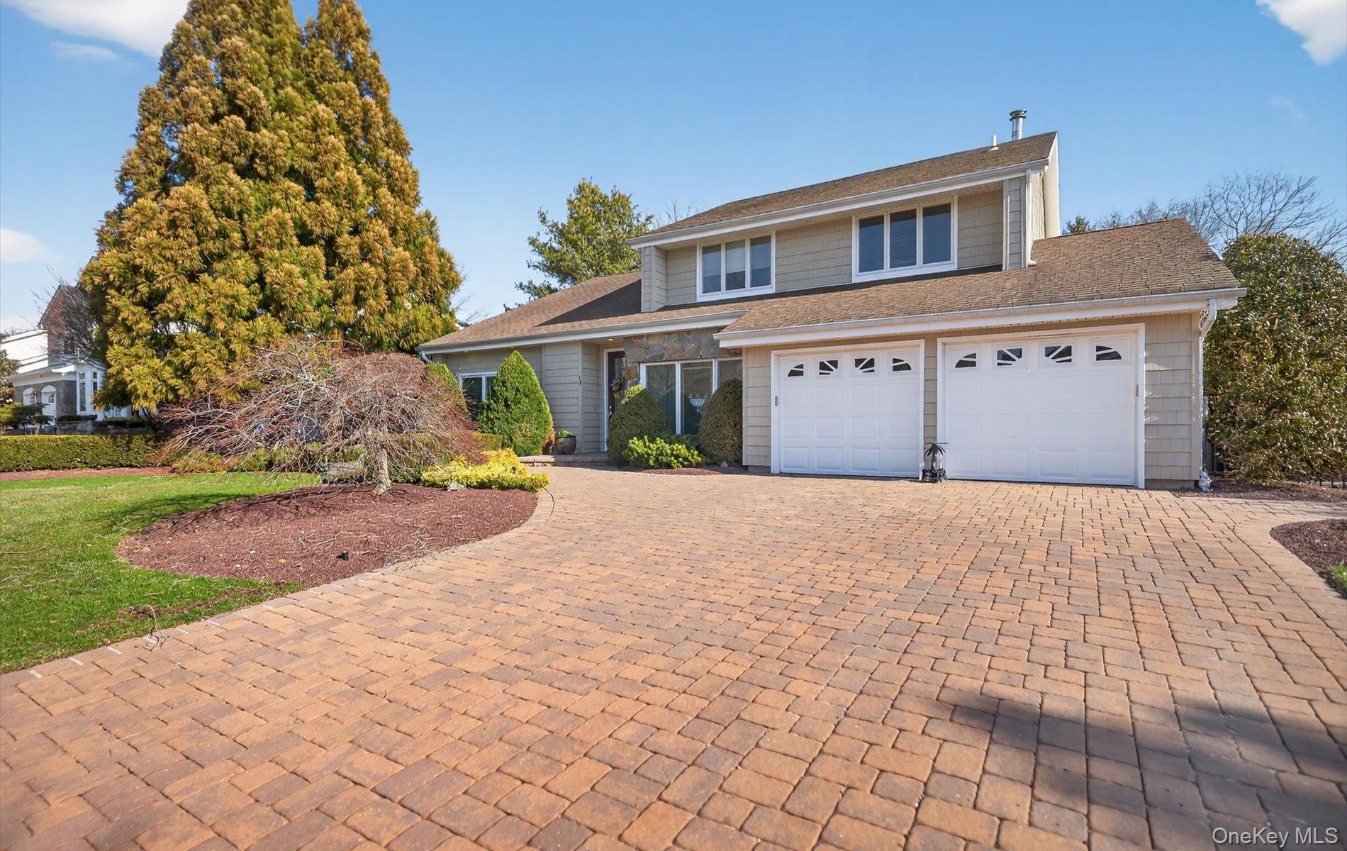 18 Chardonnay Road, Commack, NY 11725