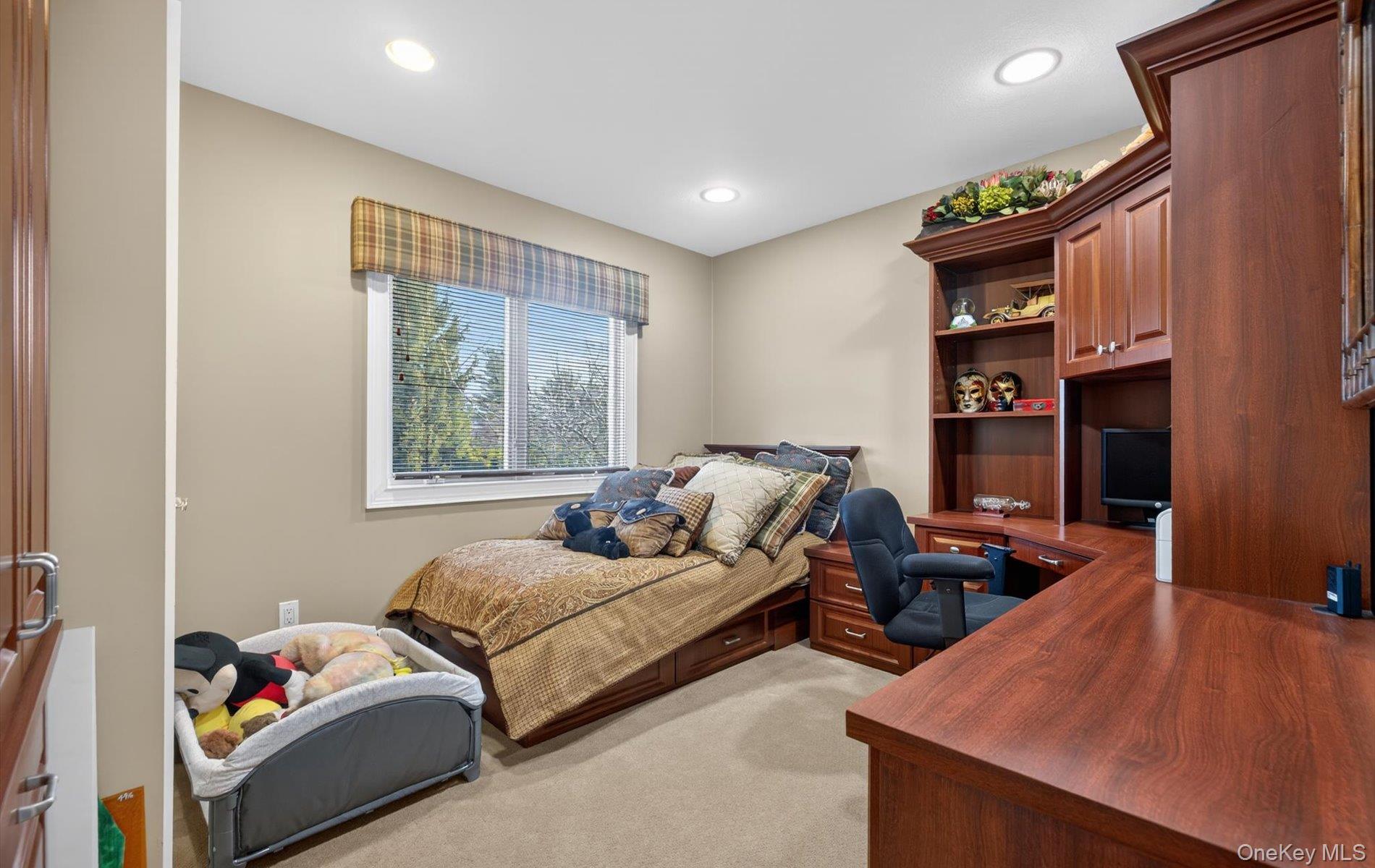 18 Chardonnay Road, Commack, NY 11725