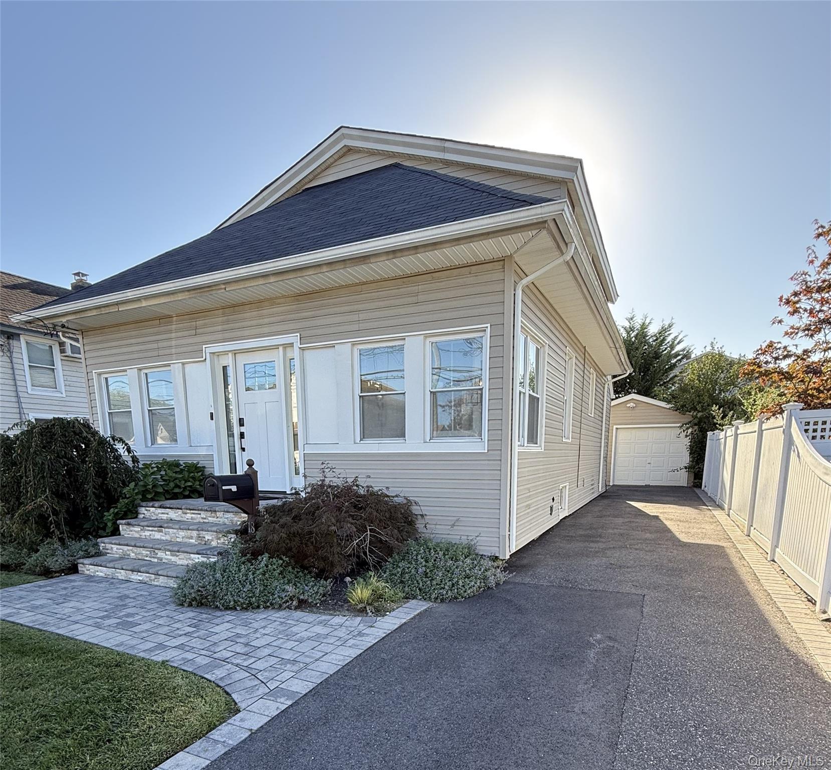 18 1st Avenue, East Islip, NY 11730