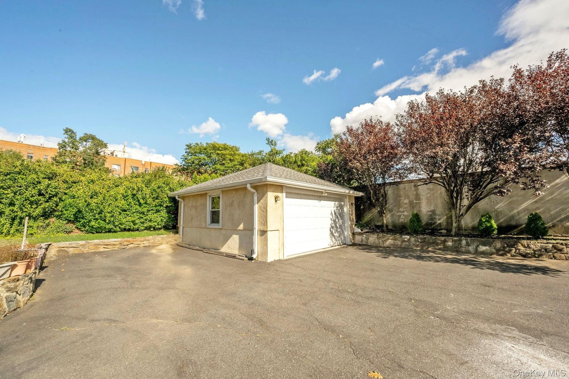 27 New Street, Eastchester, NY 10709