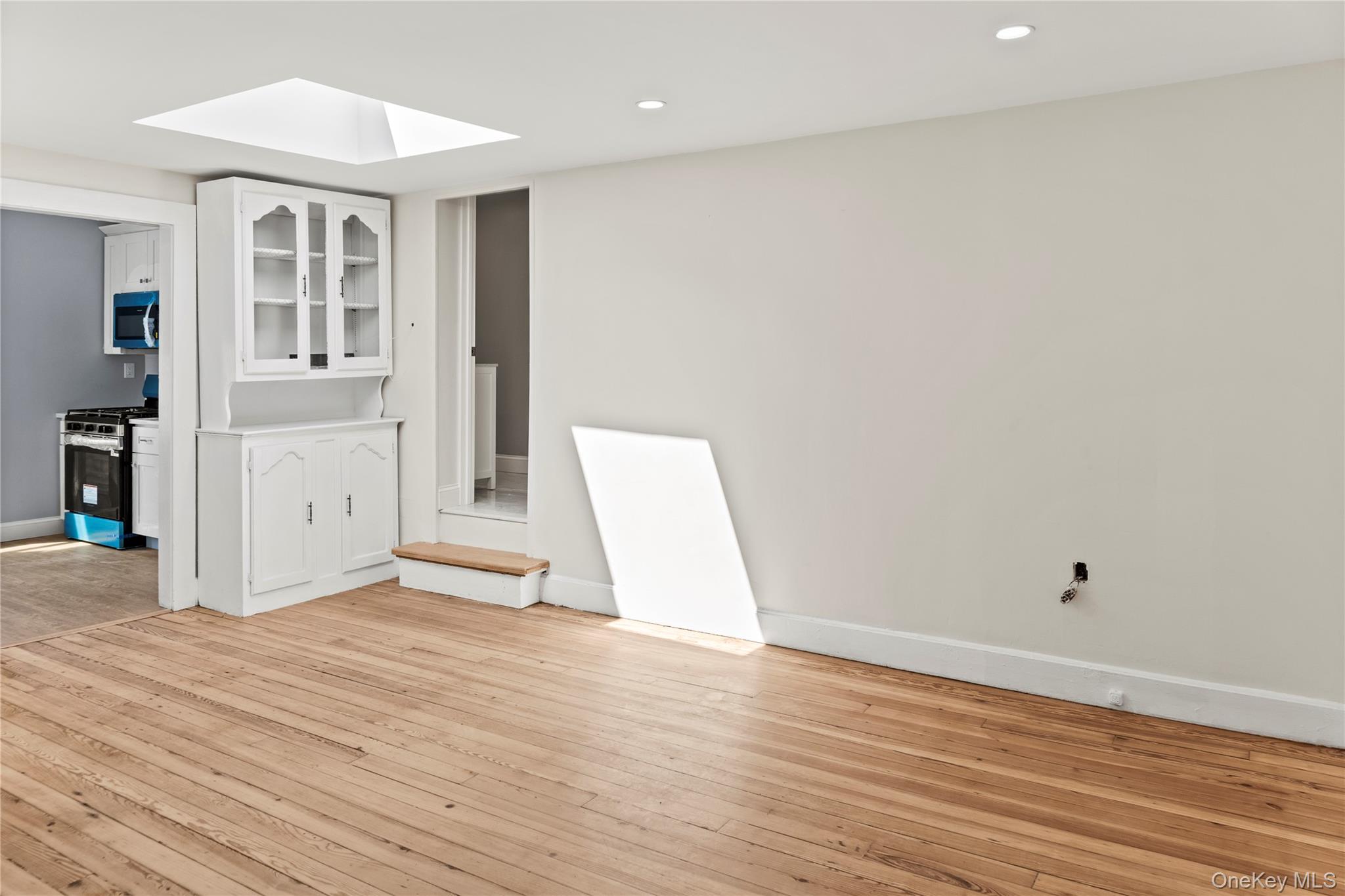 51 Spring Street # B, Oyster Bay, NY 11771