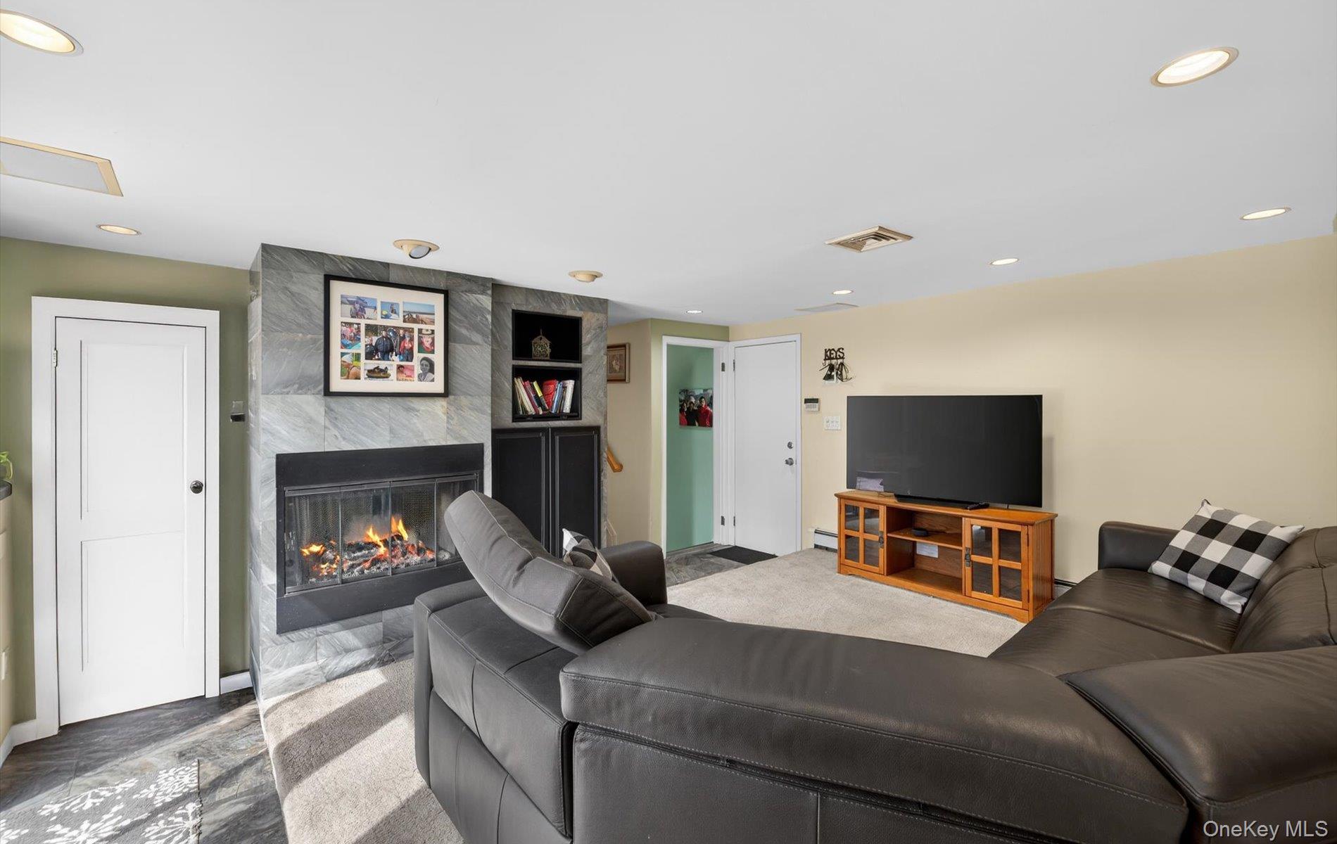 6 Wren Drive, Woodbury, NY 11797