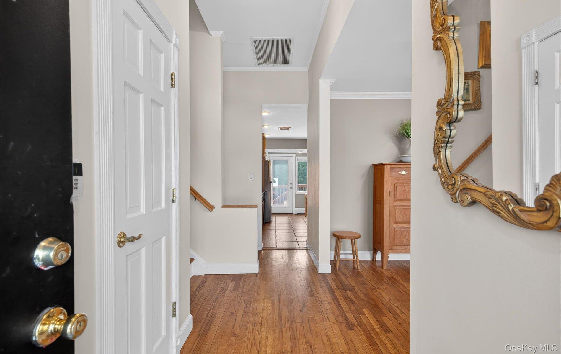 6 Wren Drive, Woodbury, NY 11797