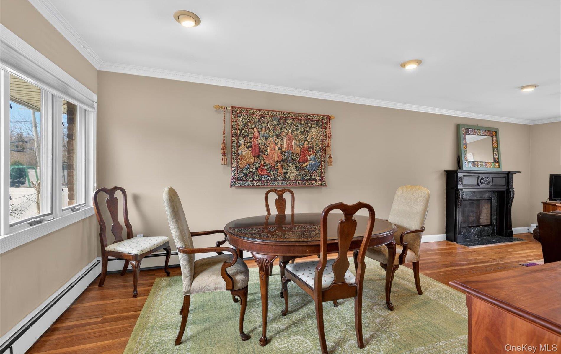 6 Wren Drive, Woodbury, NY 11797