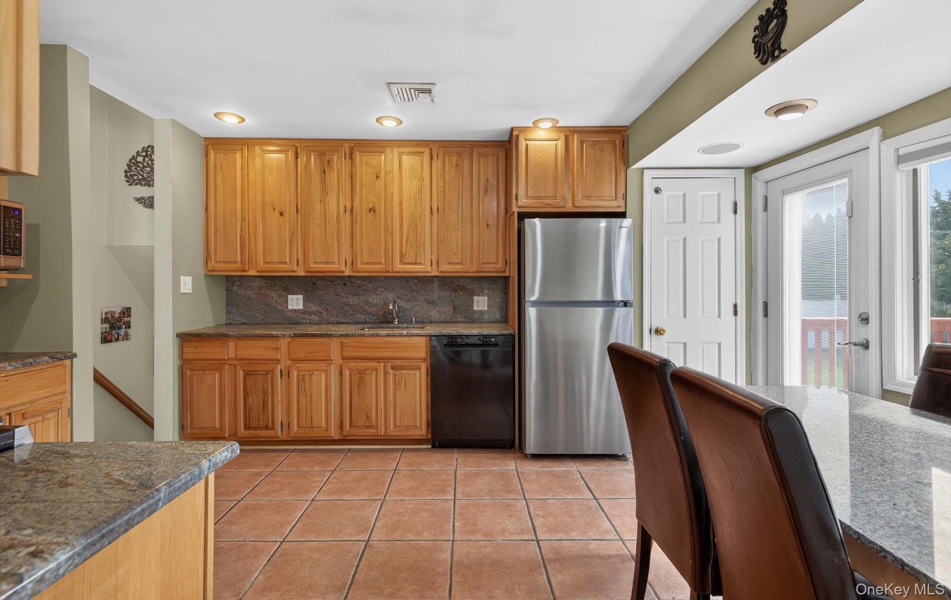 6 Wren Drive, Woodbury, NY 11797