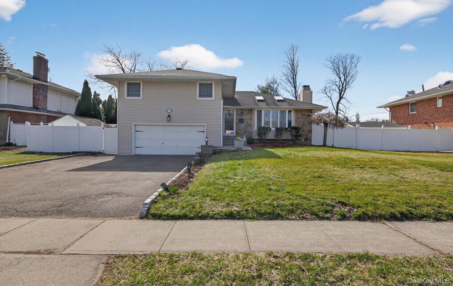 6 Wren Drive, Woodbury, NY 11797