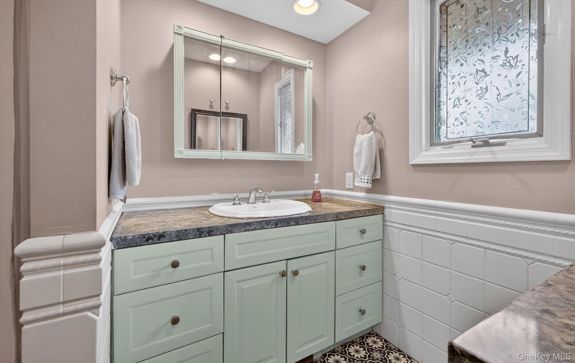 6 Wren Drive, Woodbury, NY 11797