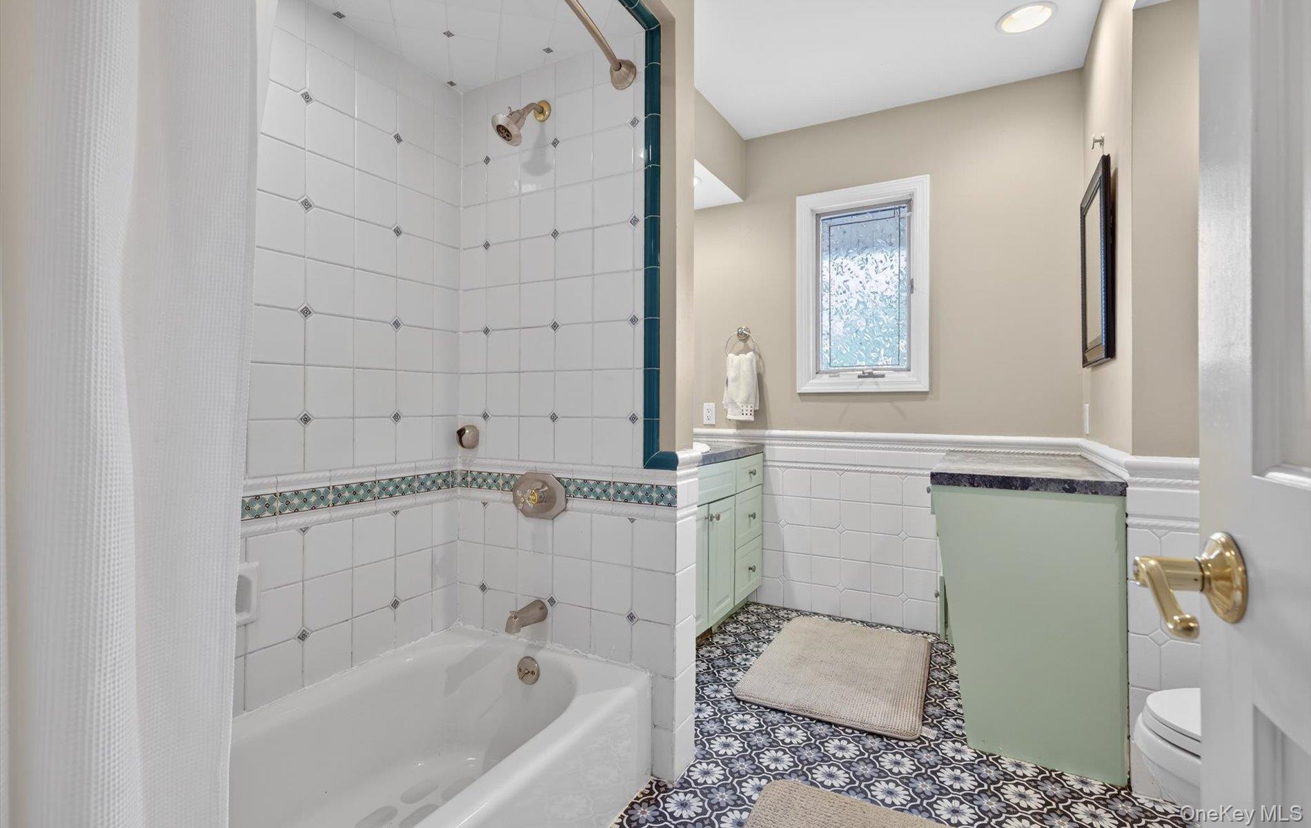 6 Wren Drive, Woodbury, NY 11797