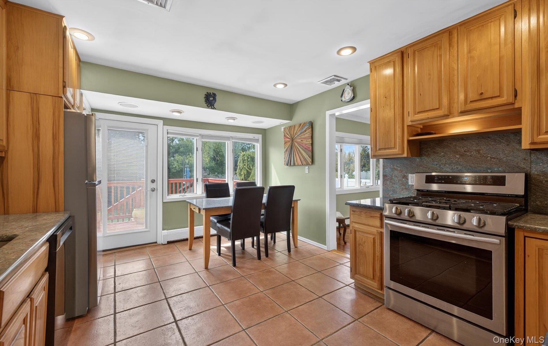 6 Wren Drive, Woodbury, NY 11797