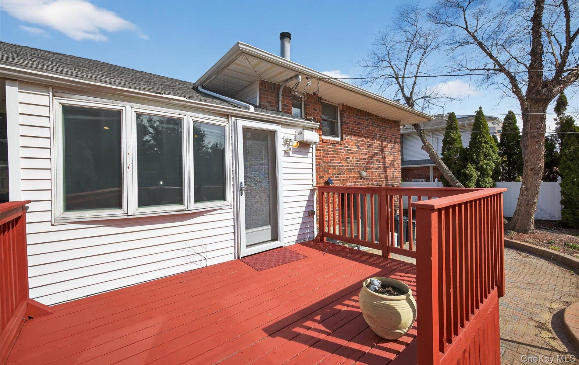 6 Wren Drive, Woodbury, NY 11797