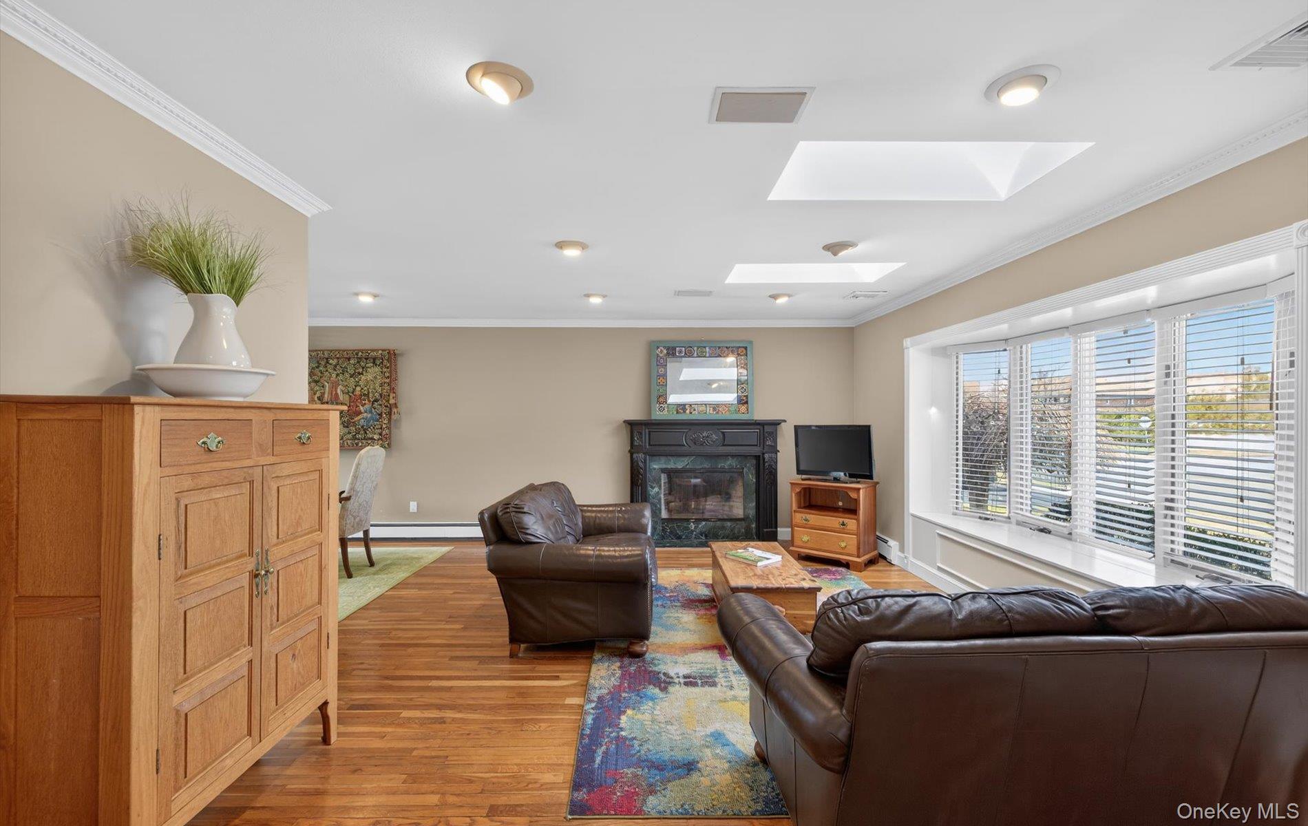 6 Wren Drive, Woodbury, NY 11797