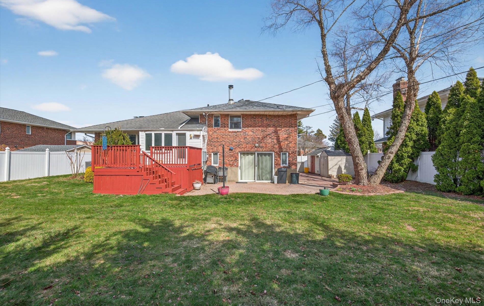 6 Wren Drive, Woodbury, NY 11797