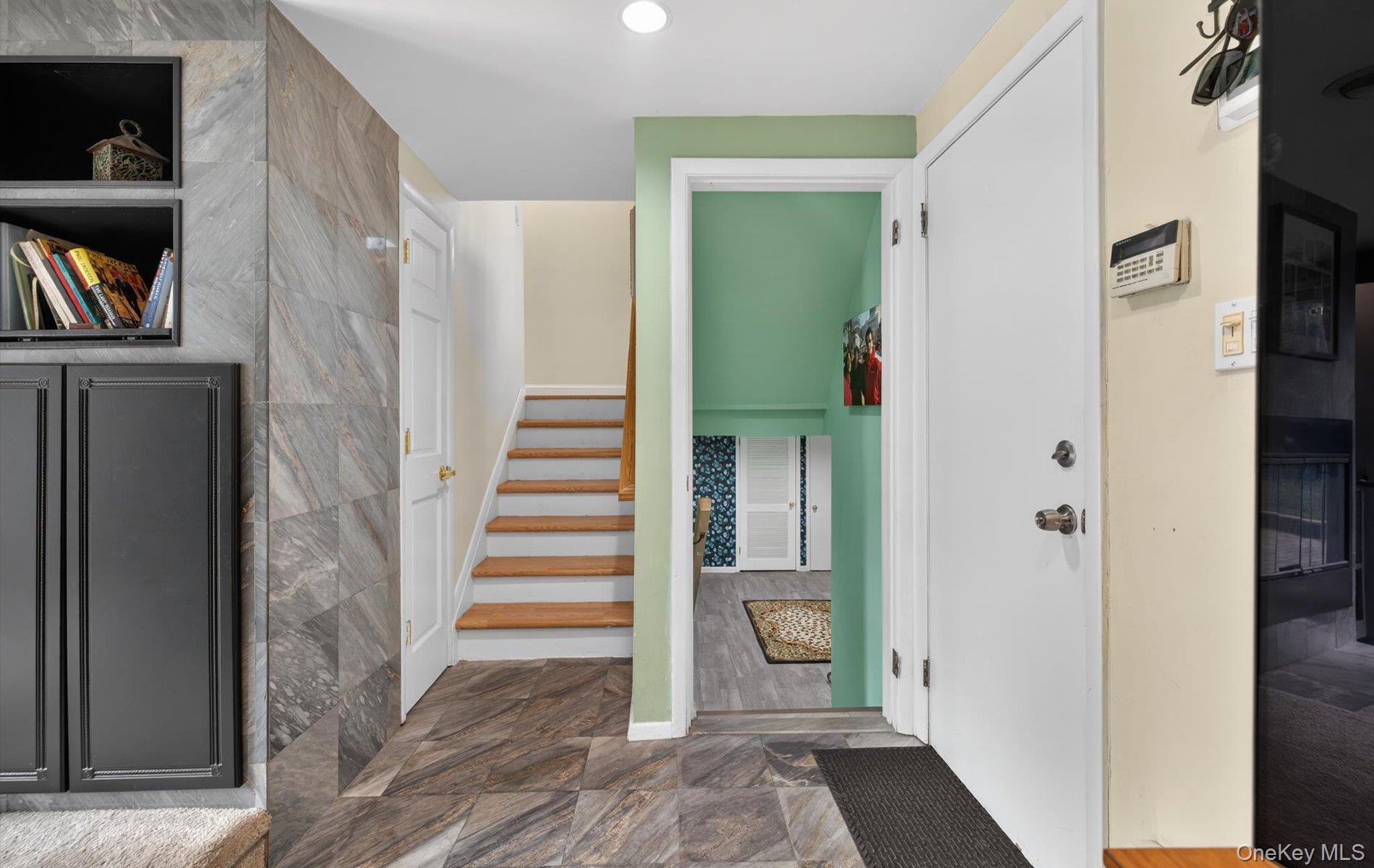 6 Wren Drive, Woodbury, NY 11797