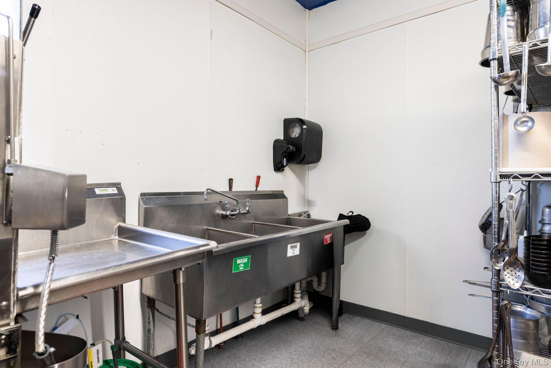 7588 N Broadway, Red Hook, NY 12571