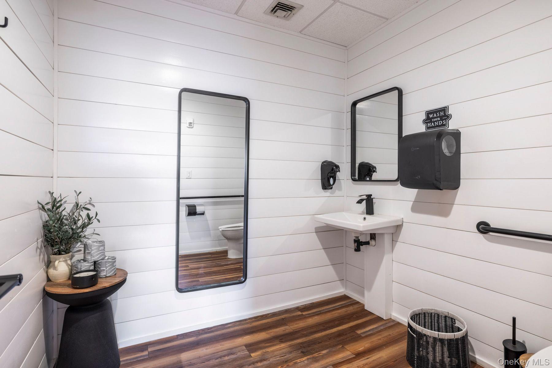 7588 N Broadway, Red Hook, NY 12571