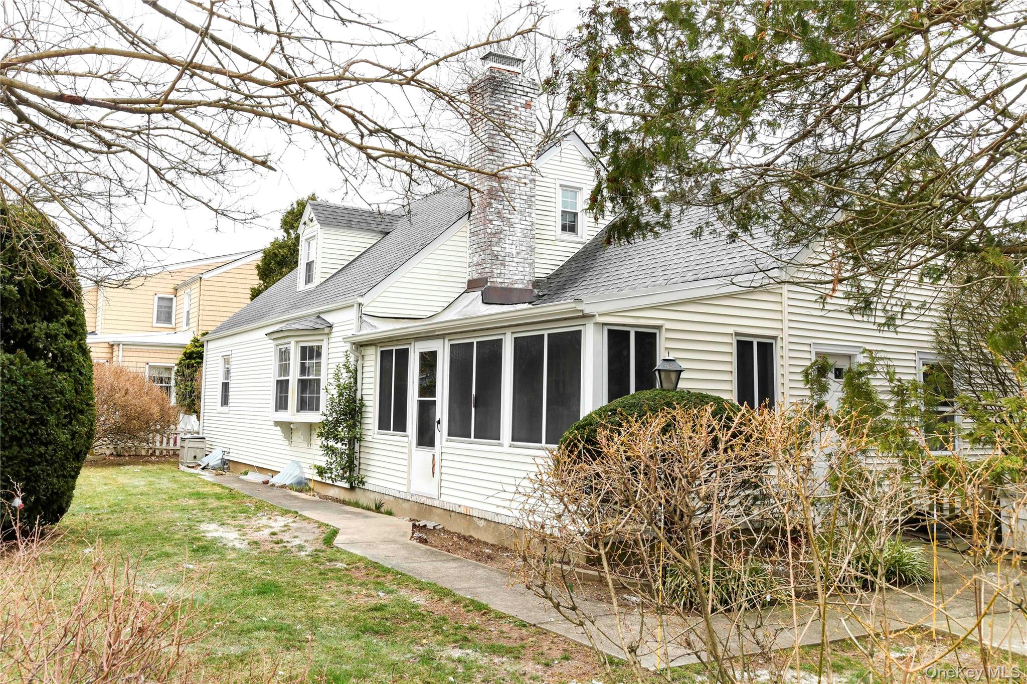 138 Chestnut Street, Lynbrook, NY 11563