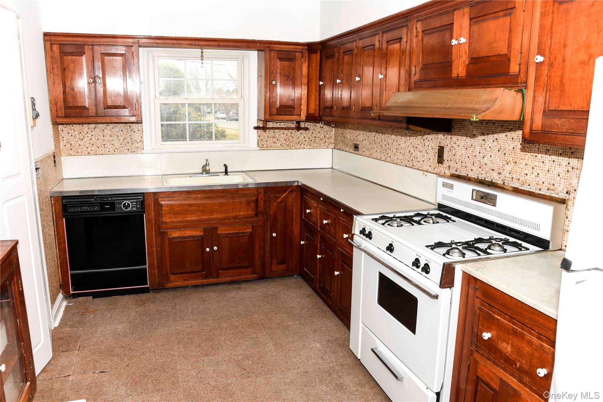 138 Chestnut Street, Lynbrook, NY 11563