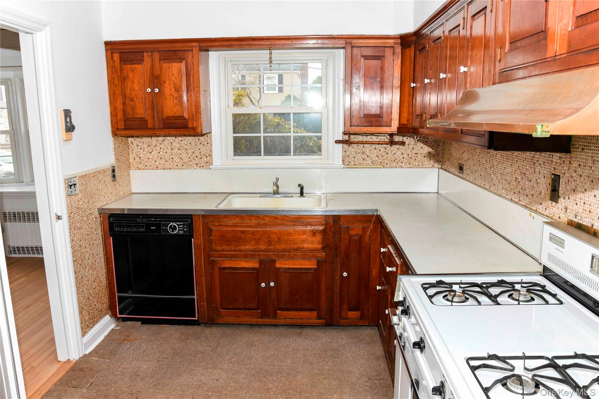 138 Chestnut Street, Lynbrook, NY 11563