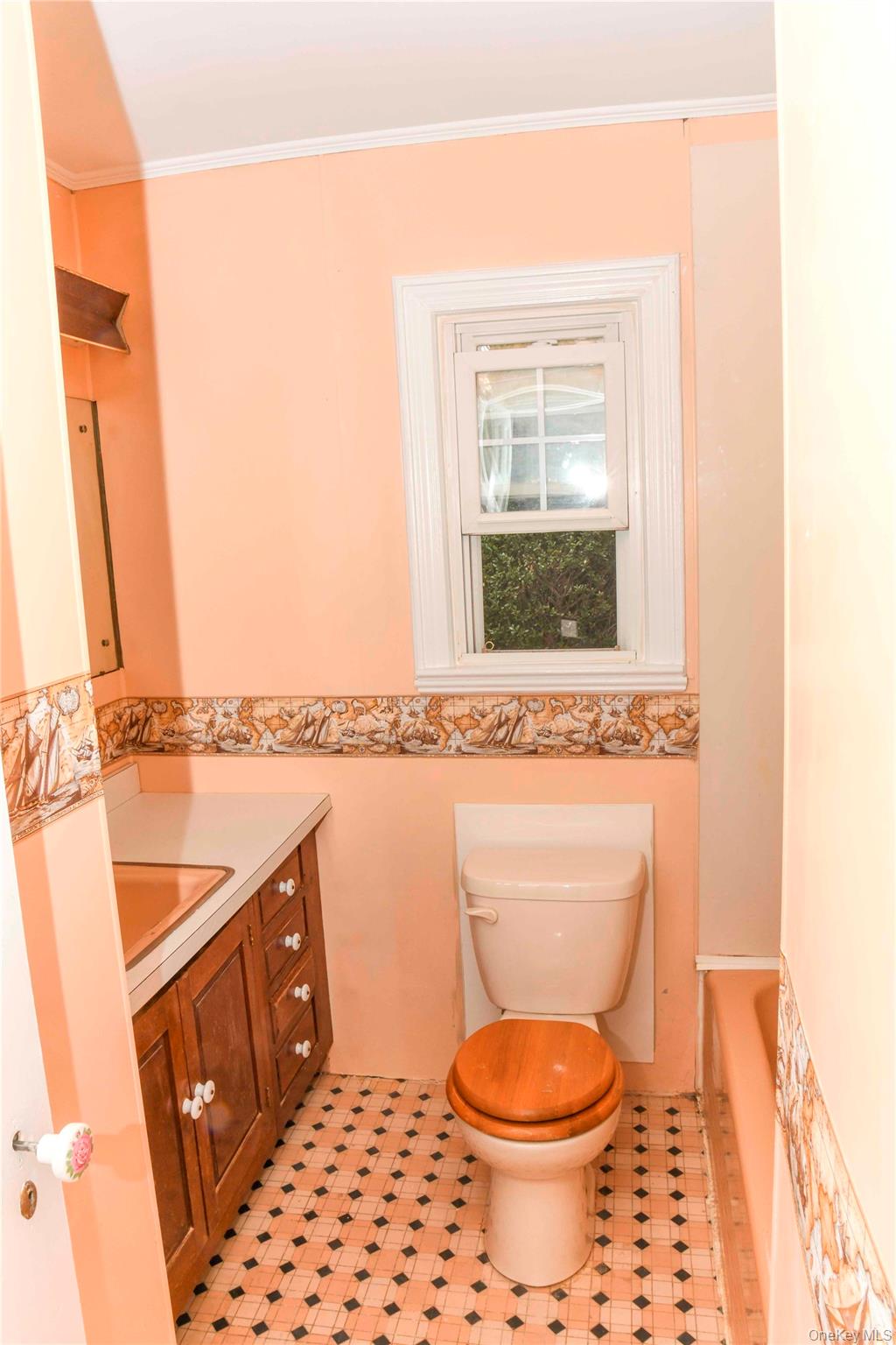 138 Chestnut Street, Lynbrook, NY 11563