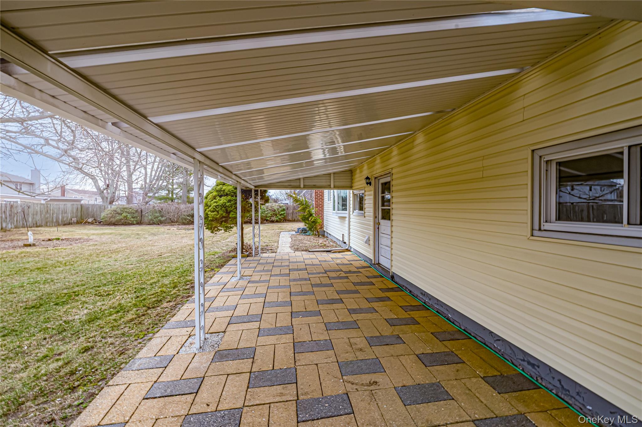 855 Pease Lane, West Islip, NY 11795