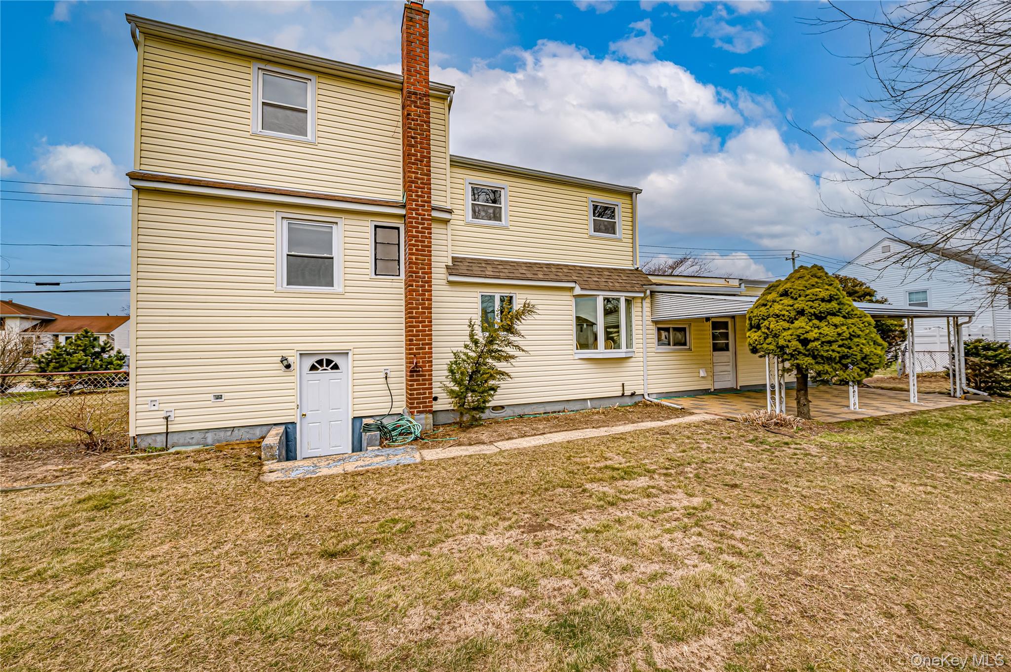 855 Pease Lane, West Islip, NY 11795