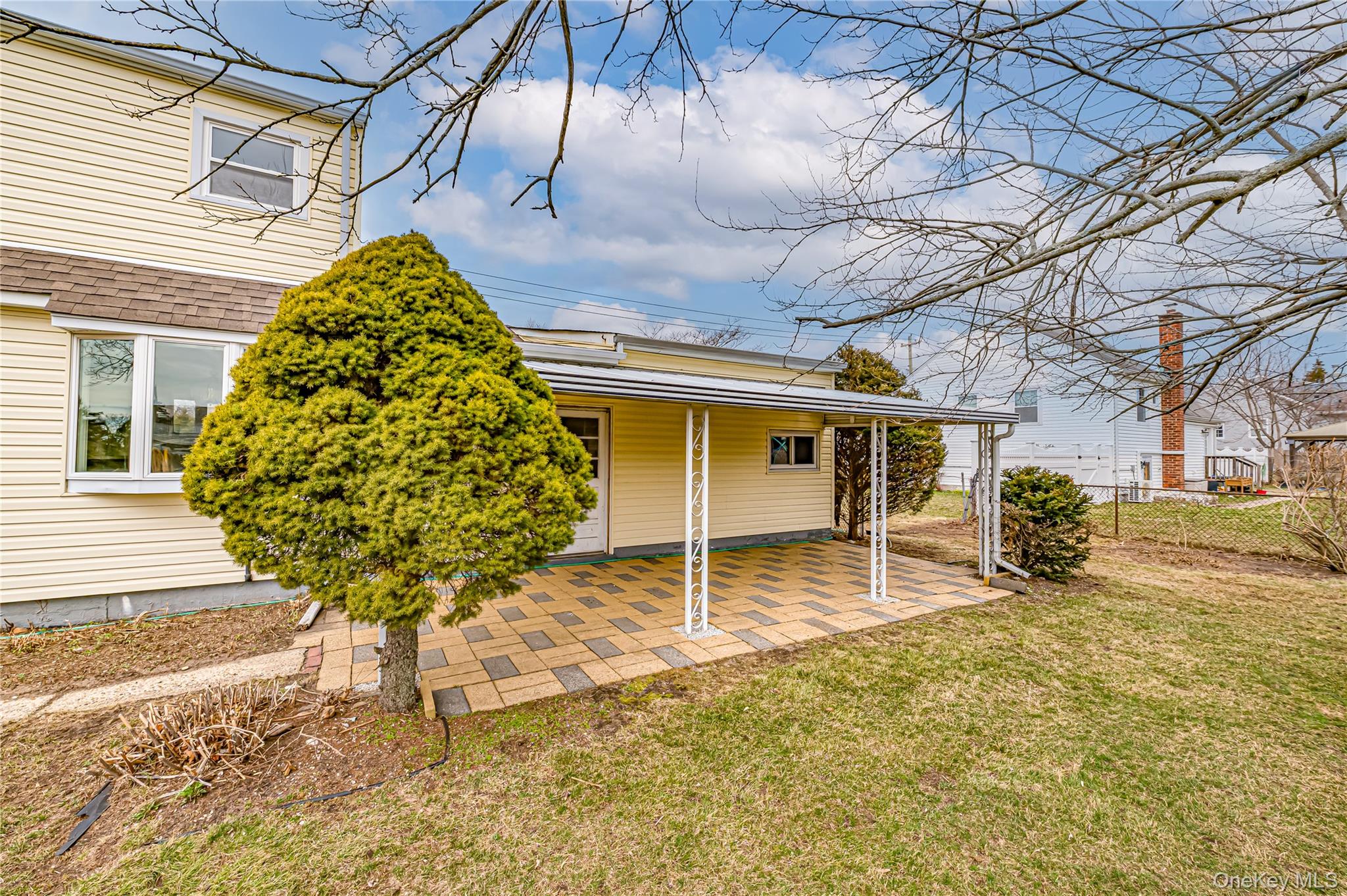 855 Pease Lane, West Islip, NY 11795