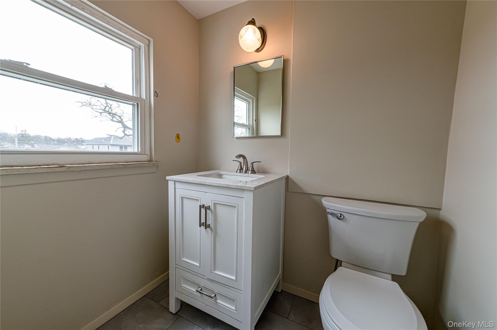 855 Pease Lane, West Islip, NY 11795