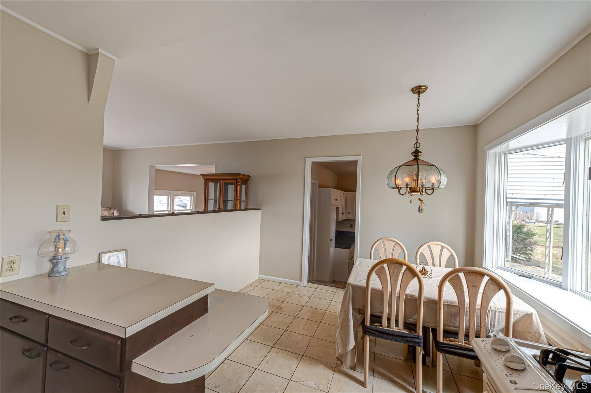 855 Pease Lane, West Islip, NY 11795