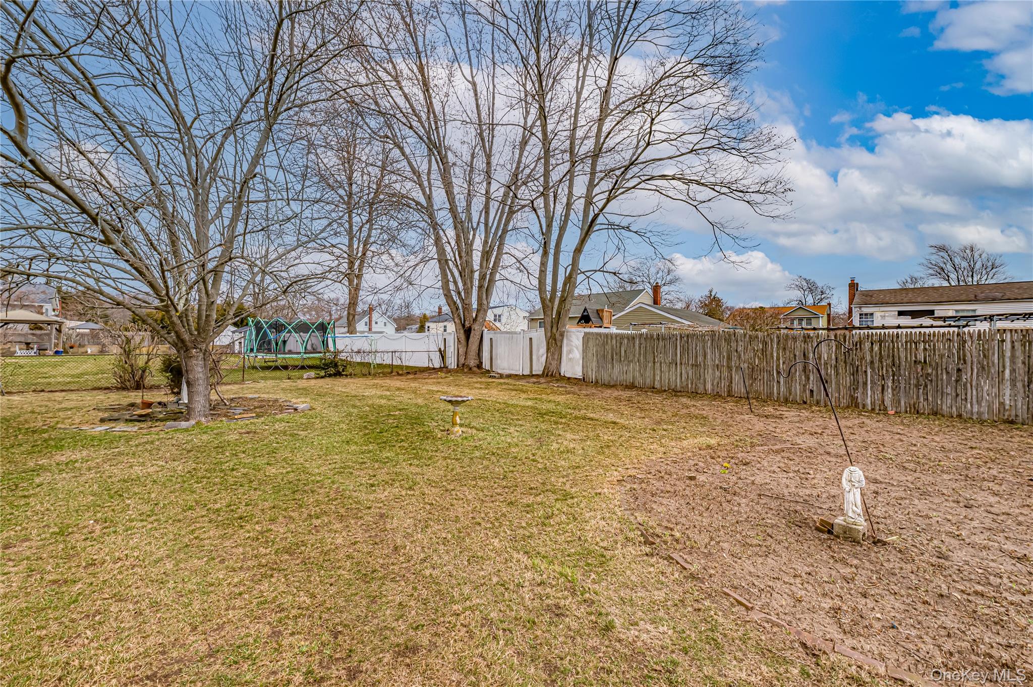 855 Pease Lane, West Islip, NY 11795