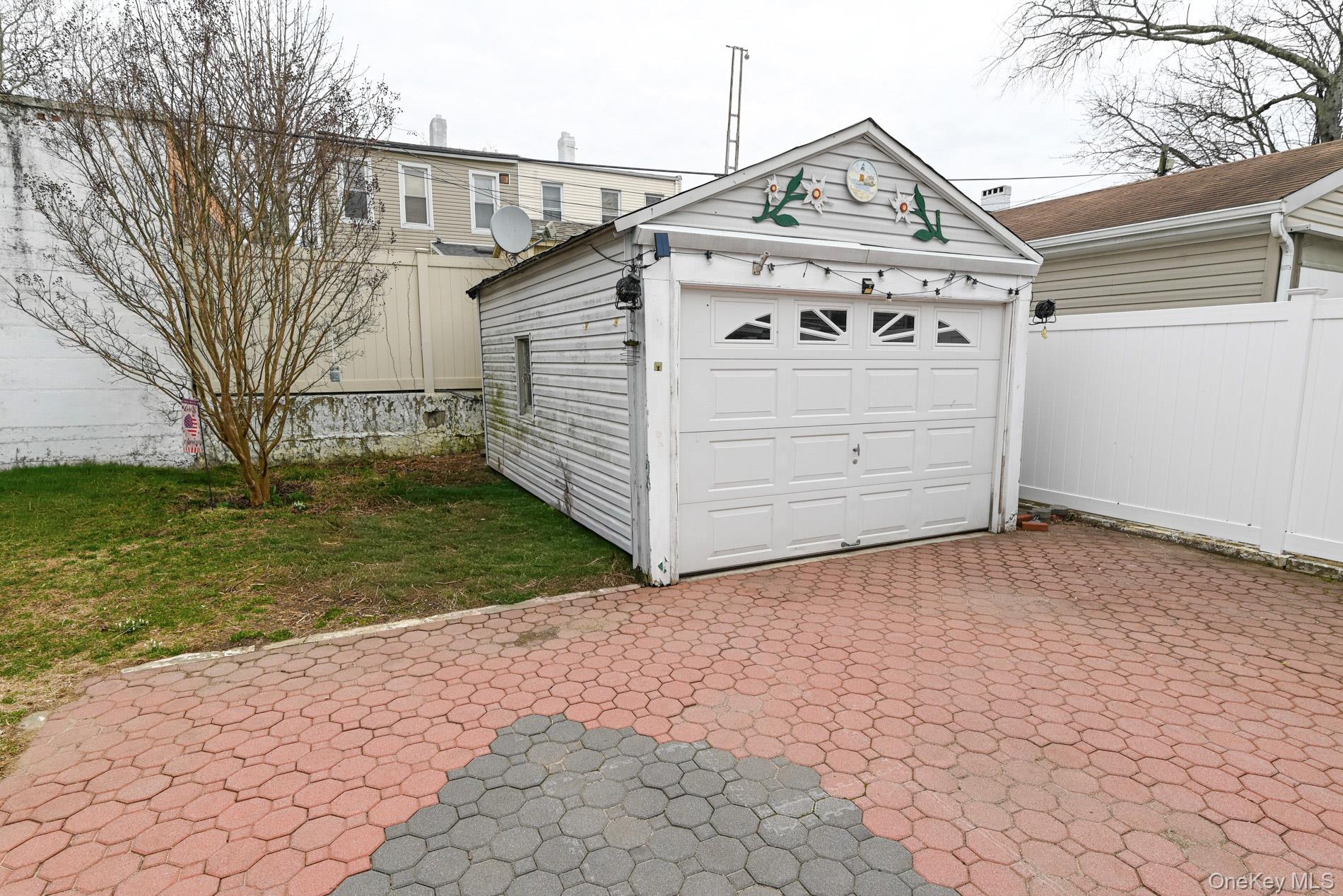 7025 71st Place, Glendale, NY 11385