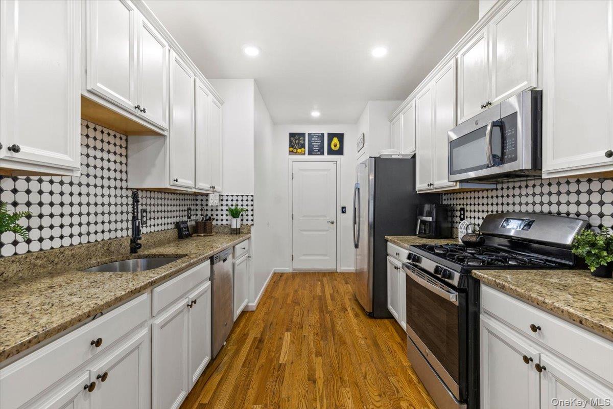 17 Woodrose Court, Middletown, NY 10940