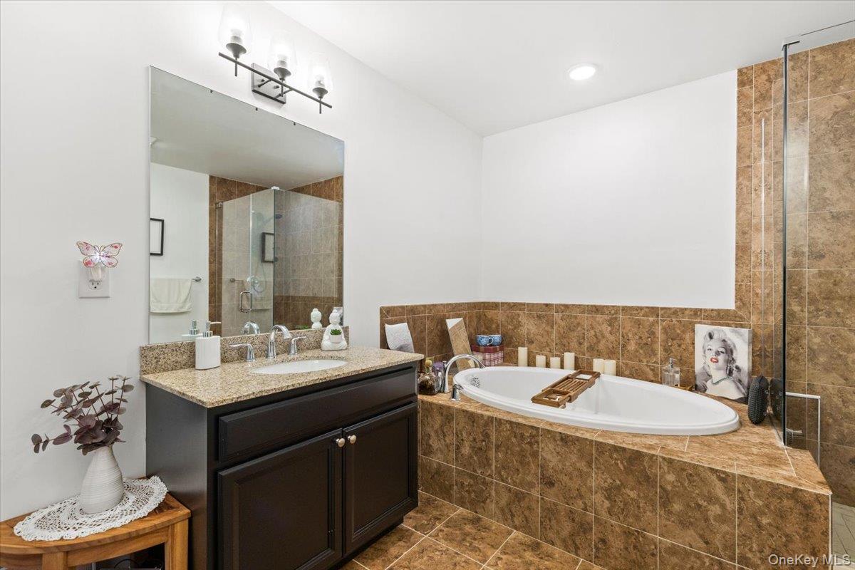 17 Woodrose Court, Middletown, NY 10940