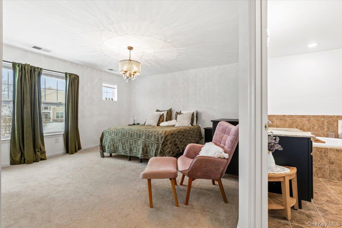 17 Woodrose Court, Middletown, NY 10940