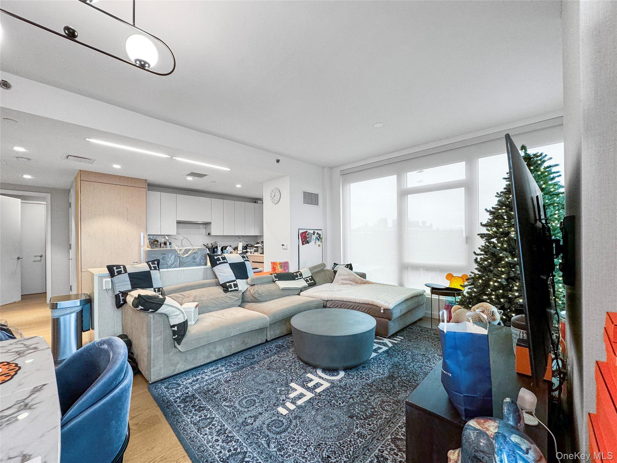 13327 39th Avenue # 5Q, Flushing, NY 11354