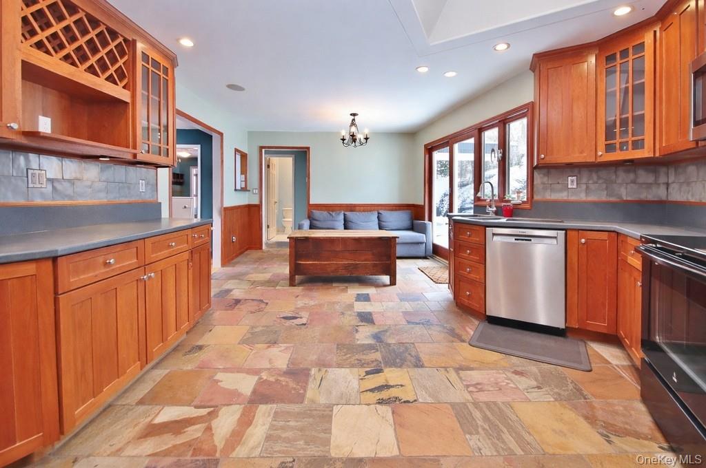 9 Crescent Lane, Putnam Valley, NY 10579