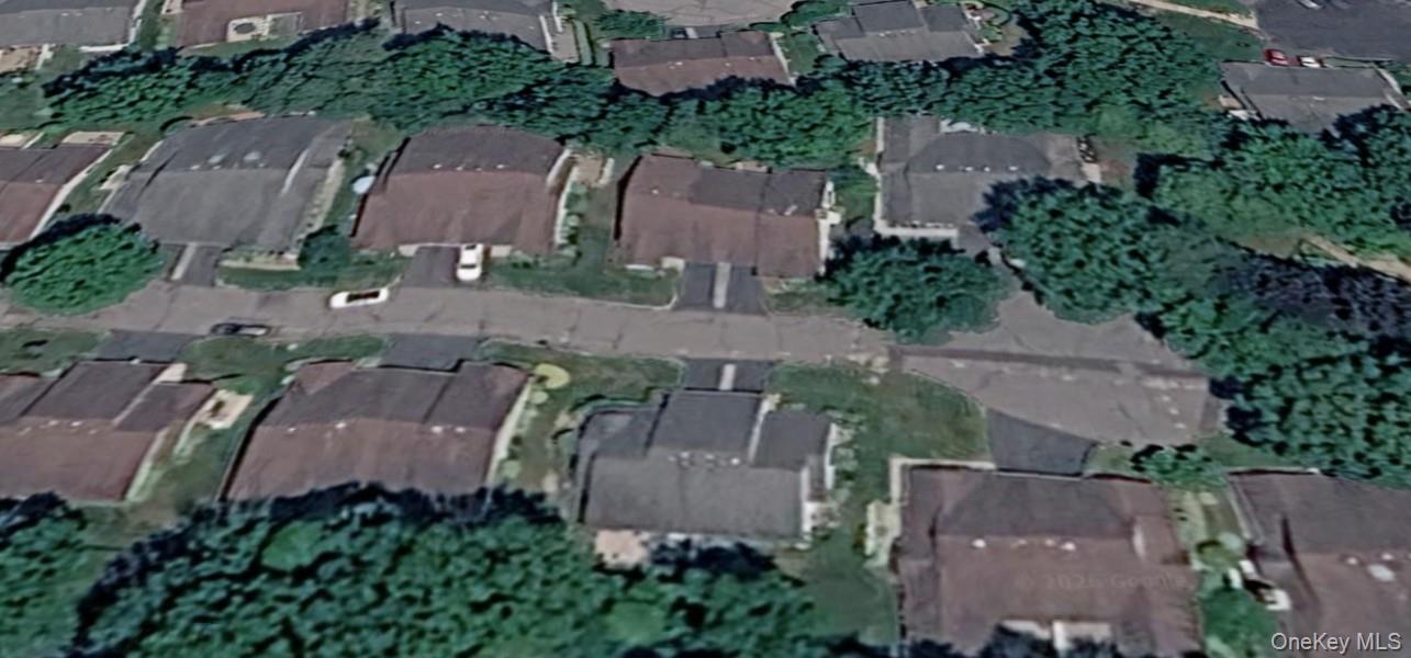 16 Huntington Court, Ridge, NY 11961