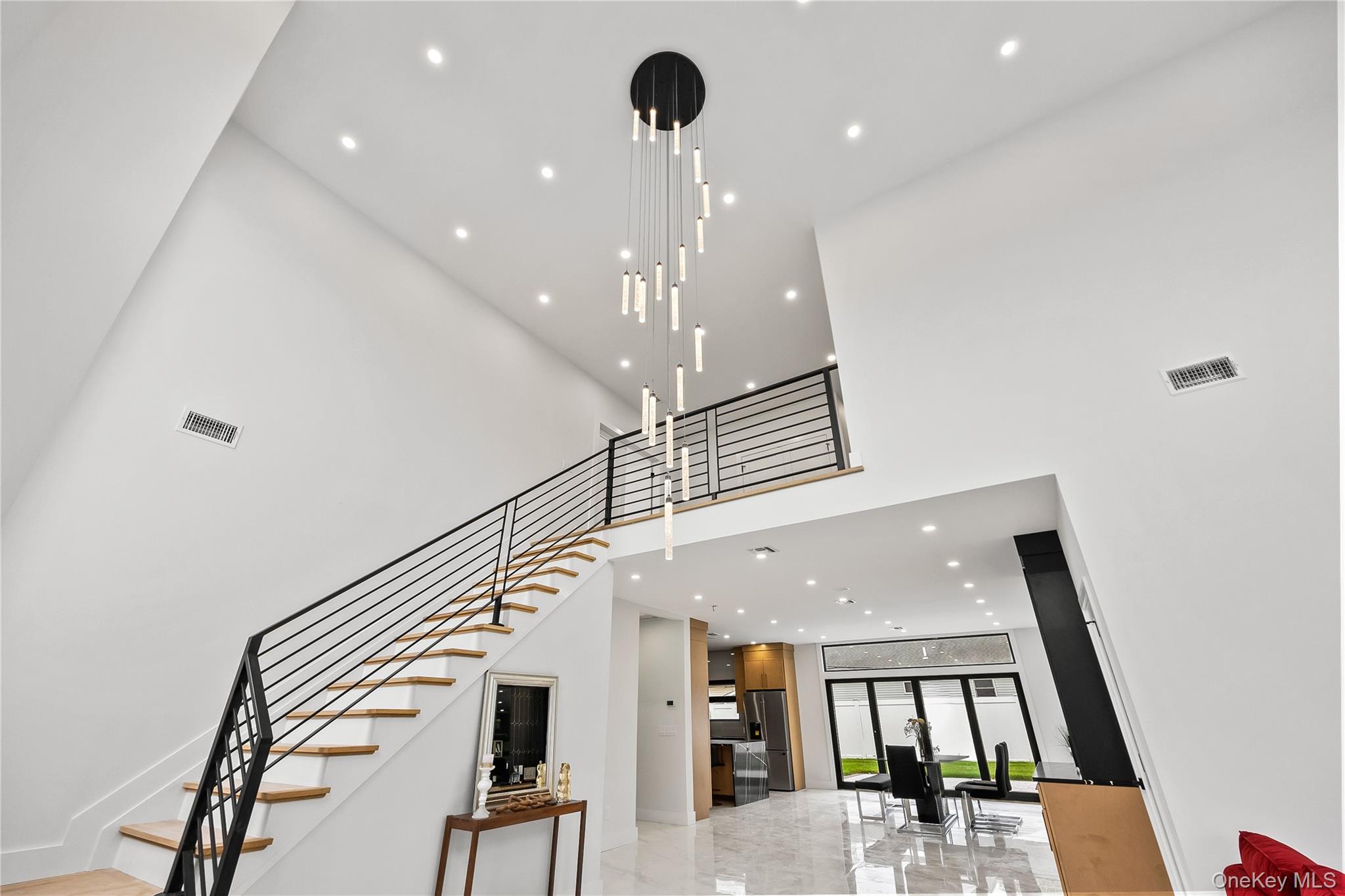 48 Martin Lane, Westbury, NY 11590