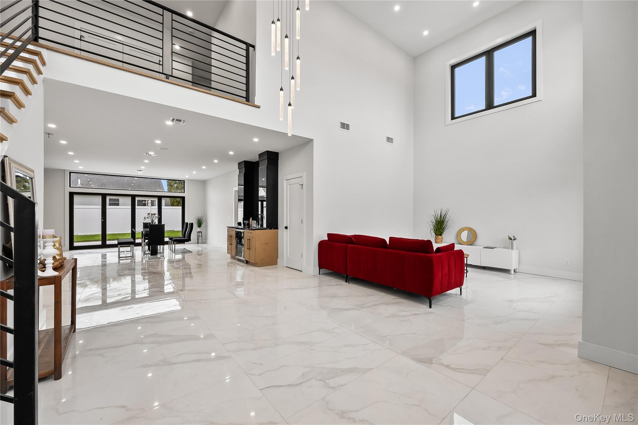 48 Martin Lane, Westbury, NY 11590