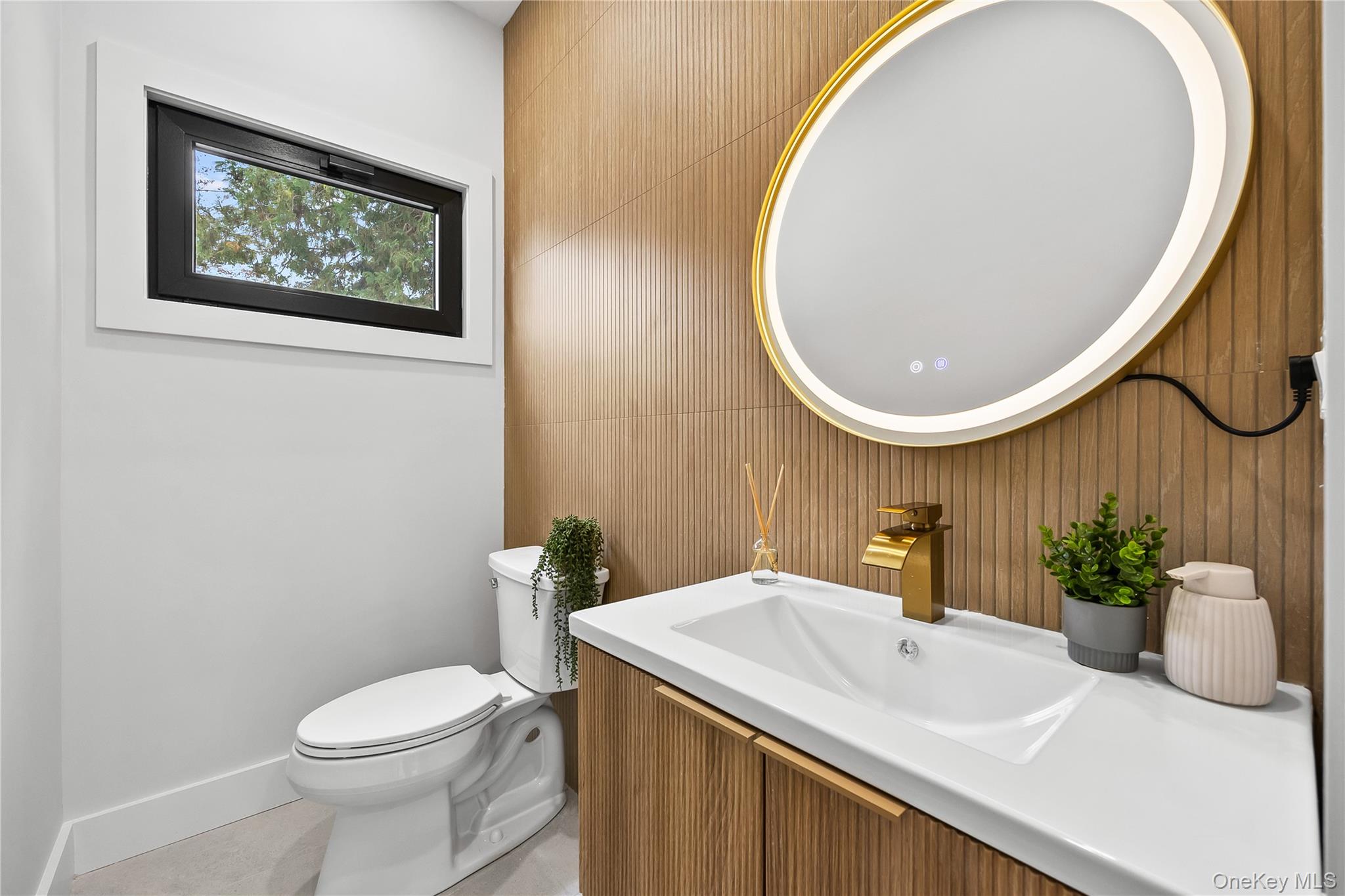 48 Martin Lane, Westbury, NY 11590