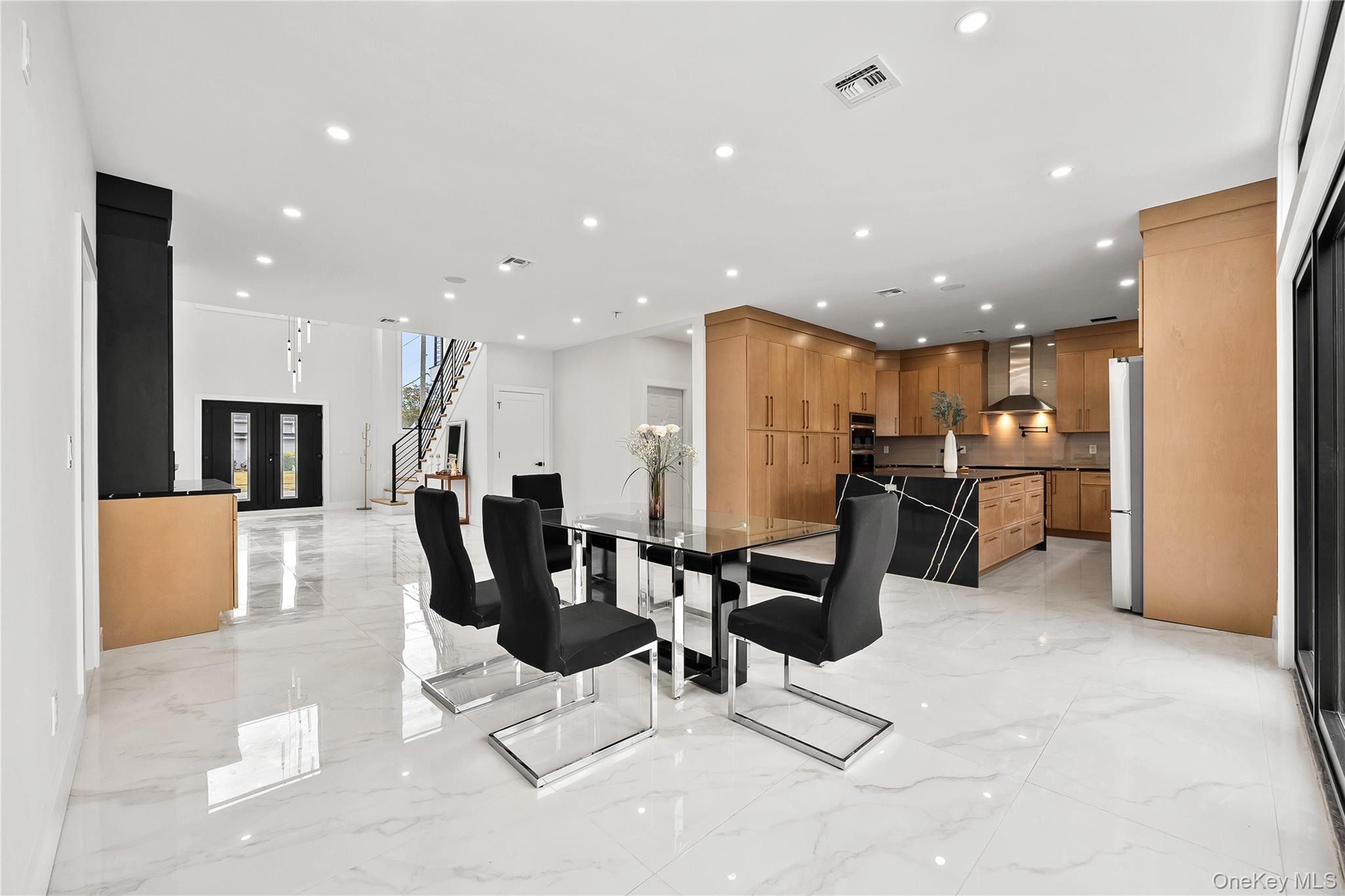 48 Martin Lane, Westbury, NY 11590